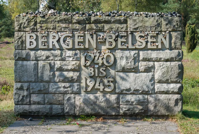 Bergen-Belsen_concentration_camp_memorial_-_01_(cropped)